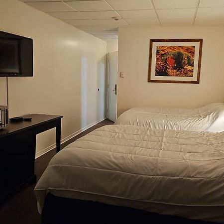 The Brunswick Hotel Complex Parry Sound Eksteriør billede